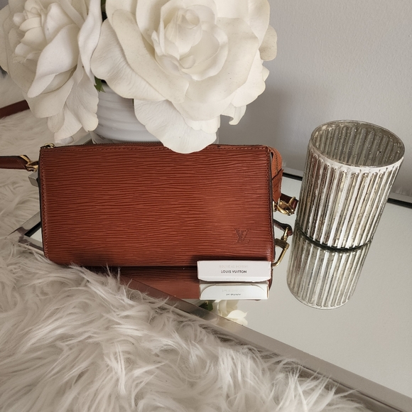 LV Epi Pochette Acessoires AUTHENTIC - Picture 2 of 7